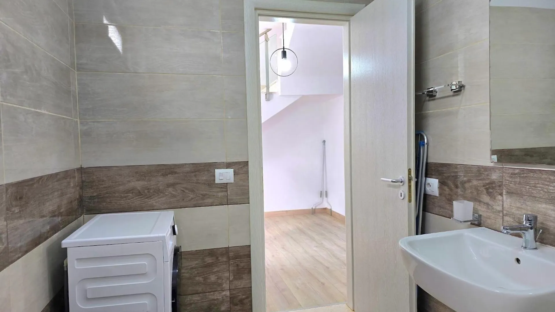 Spacious Villa For Seven Guests Plazhi San Pietro アルバニア