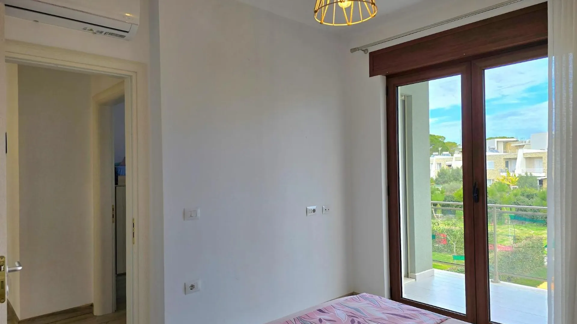 Spacious Villa For Seven Guests Plazhi San Pietro 0*,