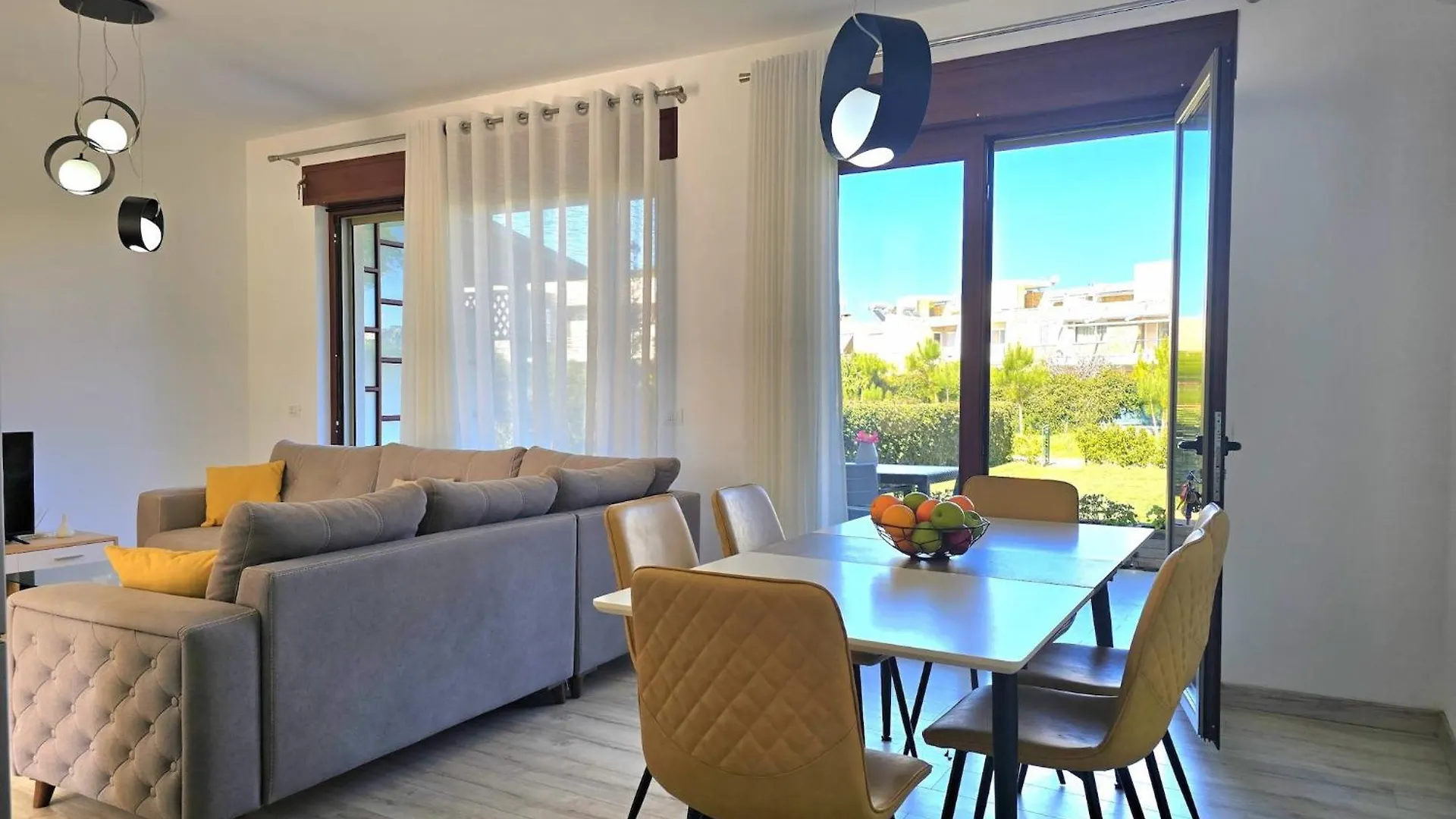 Spacious Villa For Seven Guests Plazhi San Pietro